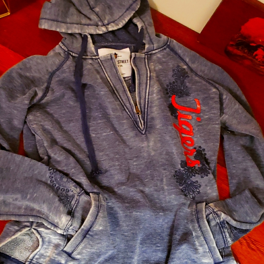 Aburn Blue Pullover Floral Design Hoodie